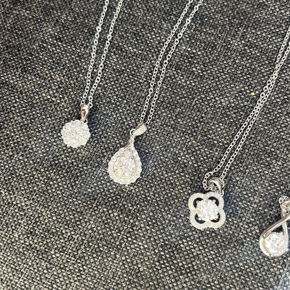 Moissanite Diamonds - Picture 4 of 7